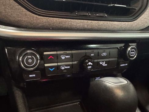 Used 2023 Jeep Compass Latitude w/ Sun and Sound Group AWD/4WD image 26