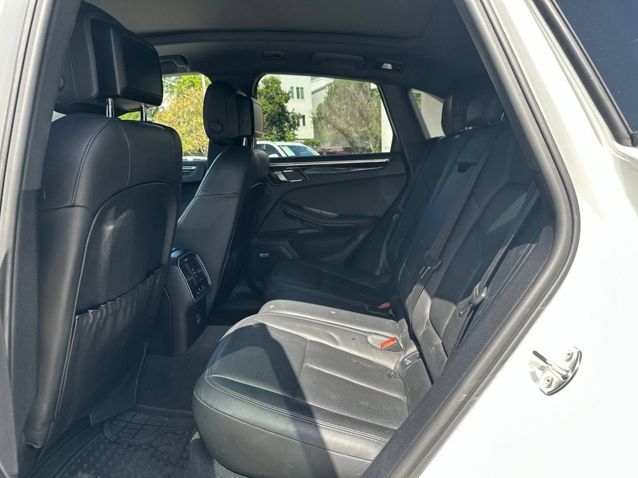Used 2022 Porsche Macan AWD/4WD image 23