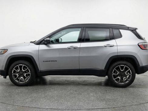 Used 2025 Jeep Compass Trailhawk AWD/4WD image 5