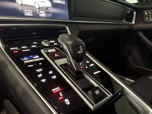 Used 2020 Porsche Panamera RWD image 20