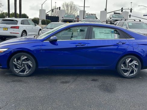 New 2025 Hyundai Elantra Limited image 12