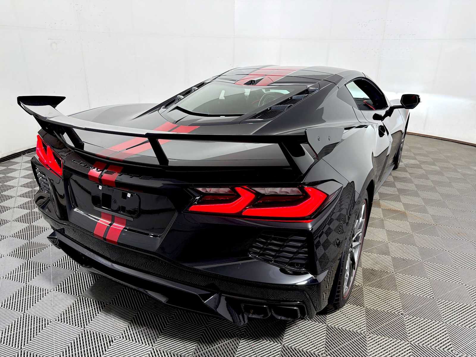 Used 2023 Chevrolet Corvette Stingray Preferred Cpe w/ Z51 Performance Package RWD image 21