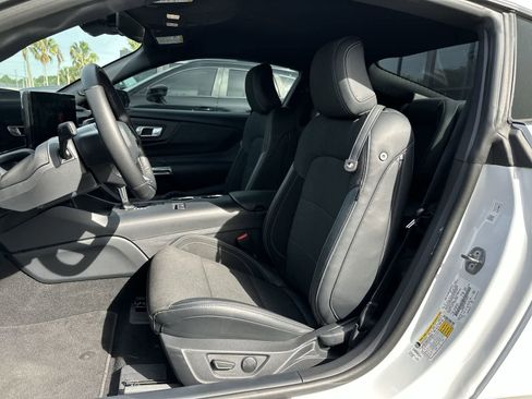 Used 2024 Ford Mustang Coupe RWD image 3
