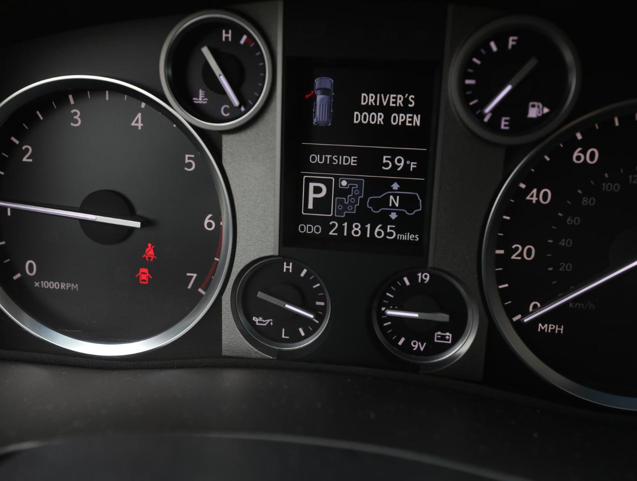 Used 2013 Lexus LX 570 4WD w/ Luxury Pkg image 32