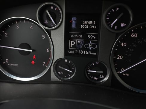 Used 2013 Lexus LX 570 4WD w/ Luxury Pkg image 32
