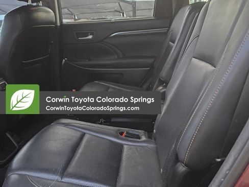 Used 2015 Toyota Highlander Limited w/ Driver Technology Package FWD image 11