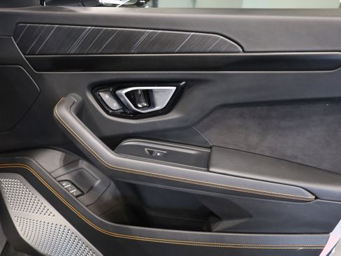 Used 2021 Lamborghini Urus image 41