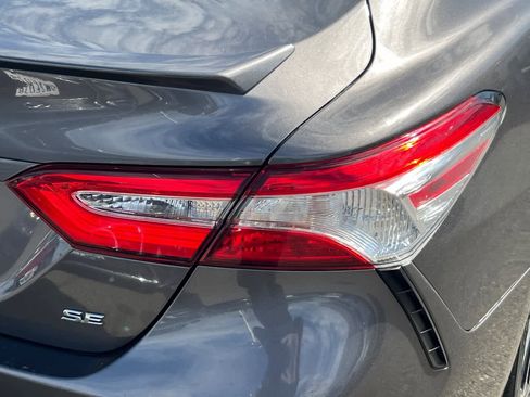 Used 2020 Toyota Camry SE image 18