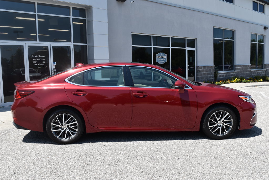 Used 2017 Lexus ES 350 w/ Navigation System Package FWD image 2