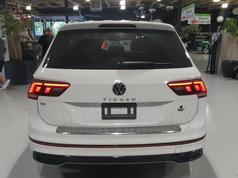 Used 2022 Volkswagen Tiguan SE R-Line FWD image 9