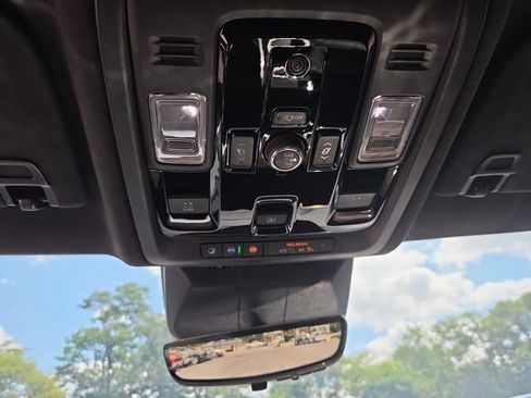 Used 2025 Cadillac Escalade Sport Platinum w/ LPO, ONYX Package AWD/4WD image 27