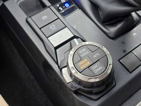 Certified 2025 Toyota Tacoma TRD Off-Road AWD/4WD image 30