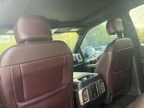 Used 2015 Ford F150 Platinum w/ Equipment Group 701A Luxury image 27