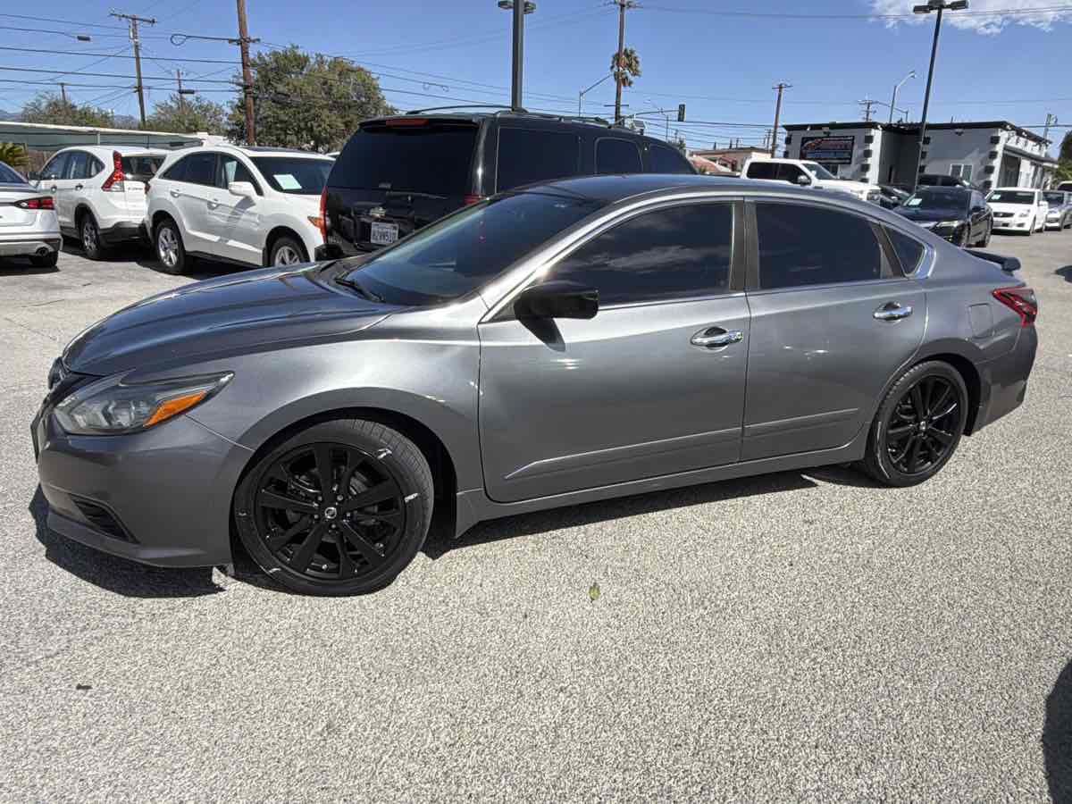 Used 2018 Nissan Altima 2.5 SR w/ SR Midnight Edition FWD image 2