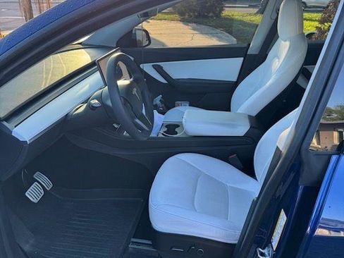 Used 2022 Tesla Model Y Performance AWD/4WD image 3