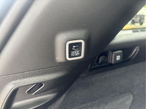 Used 2022 Jeep Grand Cherokee Overland AWD/4WD image 9