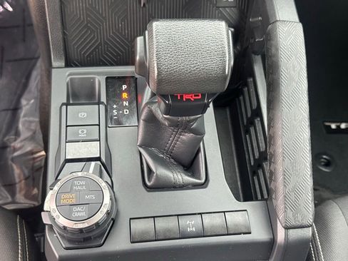 Used 2024 Toyota Tacoma TRD Off-Road AWD/4WD image 31