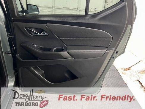 Used 2022 Chevrolet Traverse LT image 40