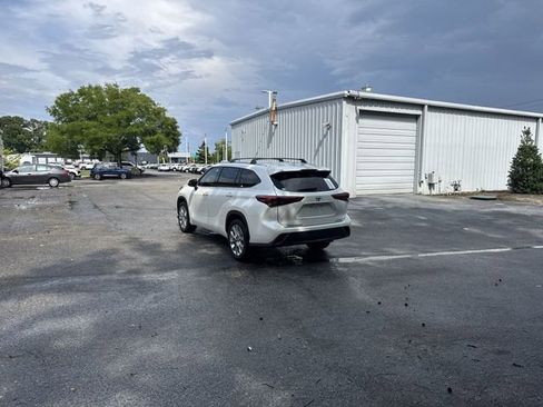 Used 2021 Toyota Highlander Limited FWD image 7