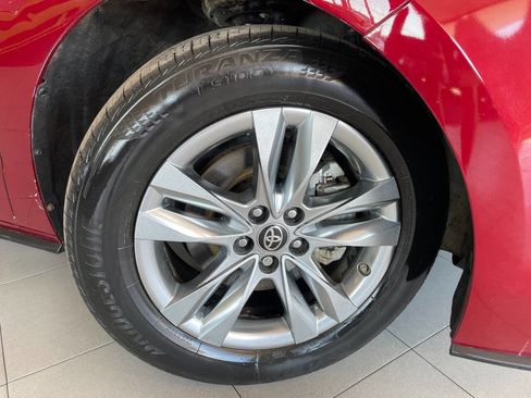 Used 2021 Toyota Sienna Limited image 11