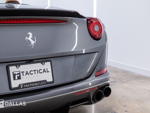 Used 2017 Ferrari California T RWD image 12