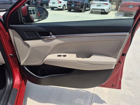 Used 2019 Hyundai Elantra SE w/ Cargo Package FWD image 15