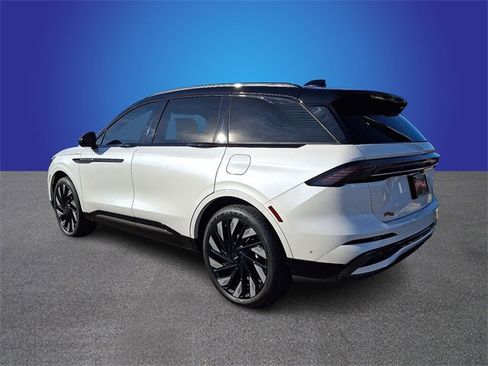 Used 2024 Lincoln Nautilus Reserve w/ Jet Appearance Package (87T) image 5