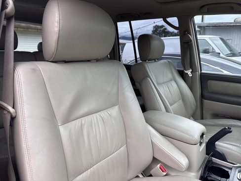 Used 2004 Toyota Land Cruiser image 10