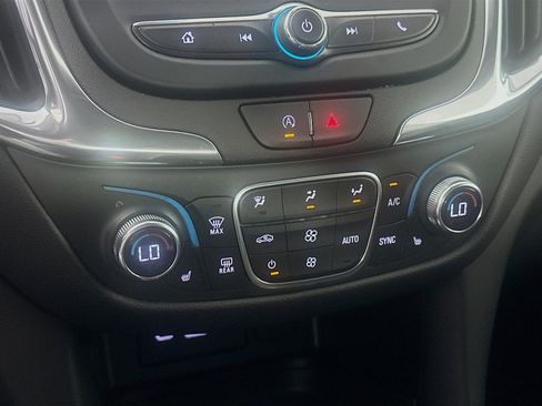 Used 2024 Chevrolet Equinox LT AWD/4WD image 23