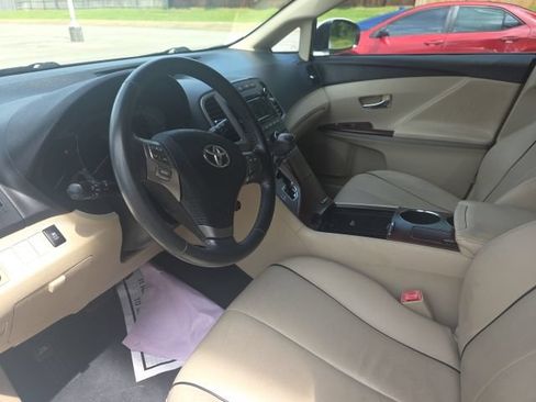 Used 2010 Toyota Venza FWD image 11