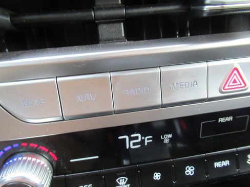 Used 2024 Kia Telluride LX image 30