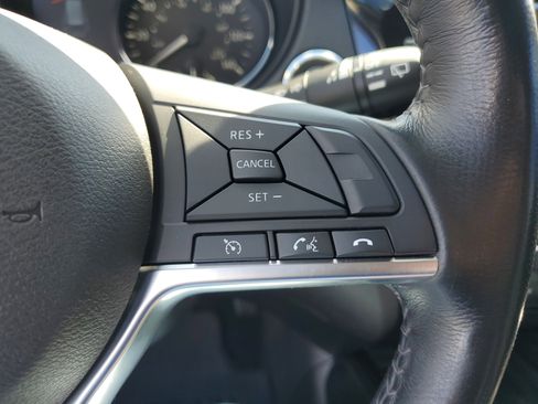 Used 2017 Nissan Rogue SL image 20