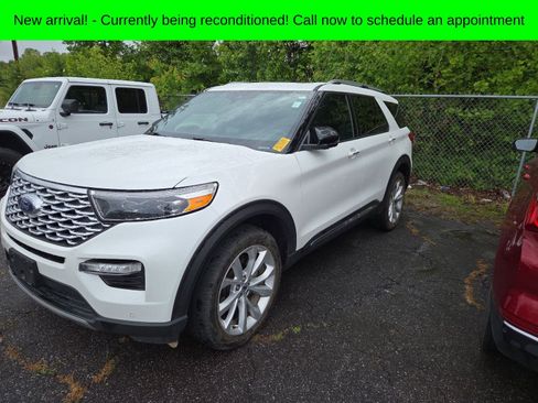 Used 2024 Ford Explorer Platinum w/ Technology Package AWD/4WD image 3