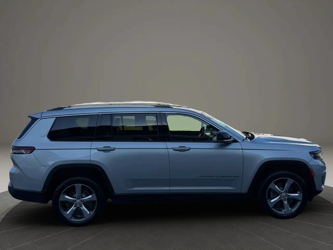 Used 2021 Jeep Grand Cherokee L Limited AWD/4WD image 6
