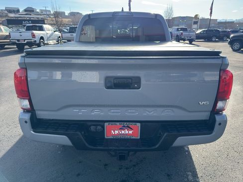 Used 2019 Toyota Tacoma TRD Off-Road image 3