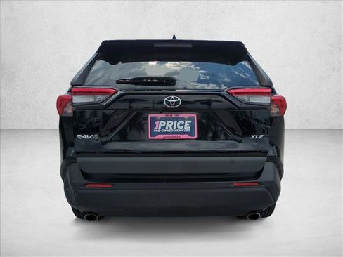 Used 2020 Toyota RAV4 XLE Premium FWD image 7