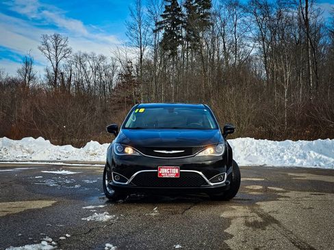 Used 2018 Chrysler Pacifica Touring Plus image 9