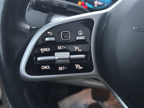 Used 2020 Mercedes-Benz GLB 250 GLB 250 w/ Premium Package image 26