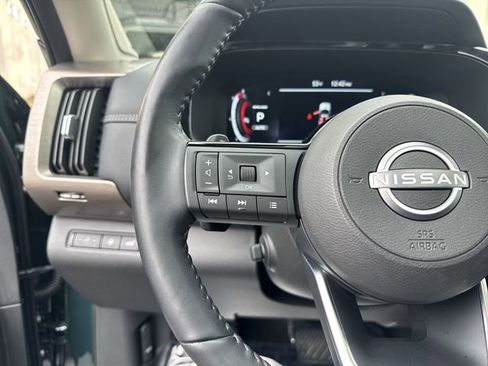 Used 2024 Nissan Pathfinder Platinum image 18