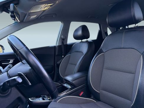 Used 2020 Kia Niro EX image 22