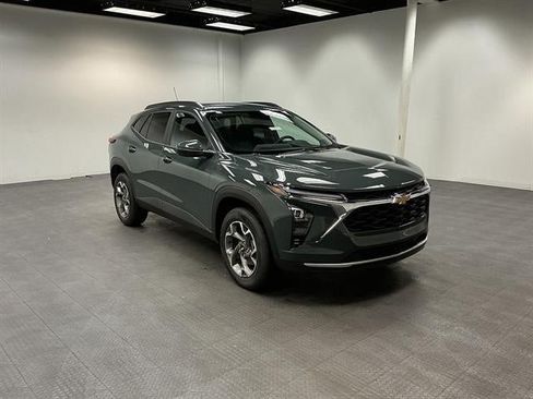 New 2026 Chevrolet Trax LT w/ LT Convenience Package FWD image 7