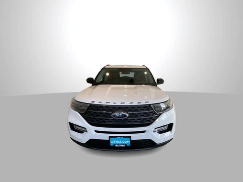 Used 2022 Ford Explorer XLT w/ Equipment Group 202A image 3