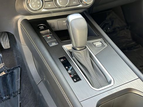 Used 2025 Nissan Kicks SV image 20