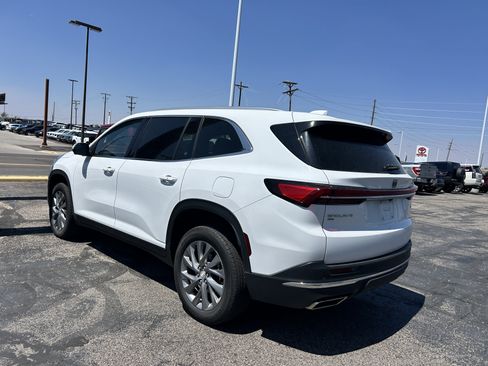 Used 2025 Buick Enclave Preferred AWD/4WD image 3