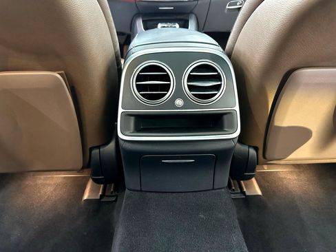 Used 2017 Mercedes-Benz S 550 Sedan image 37