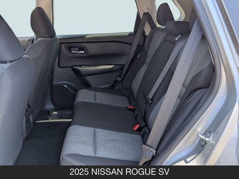 Used 2025 Nissan Rogue SV FWD image 16