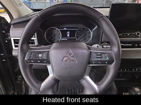 Used 2025 Mitsubishi Outlander SE image 15