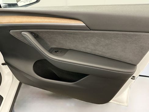 Used 2023 Tesla Model Y Long Range image 35