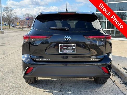 Used 2025 Toyota Highlander XLE image 4
