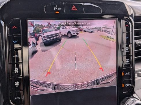 Used 2025 RAM 1500 Laramie AWD/4WD image 18